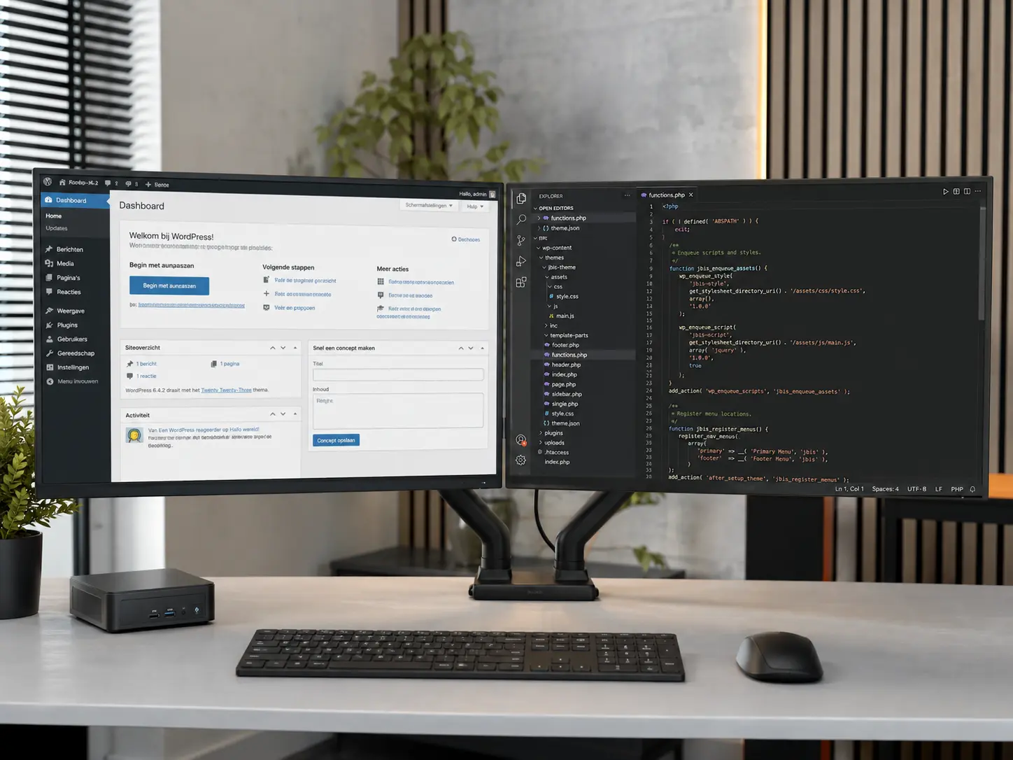 Professionele werkopstelling voor websitebeheer en hosting